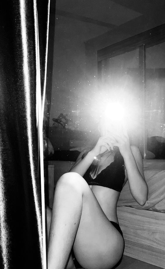 electrca's tweet image. ม่านที่ห้องมืดมากนะ