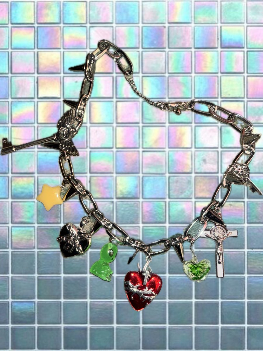 すごくじゃらじゃらしているネックレスたくさん出来ました