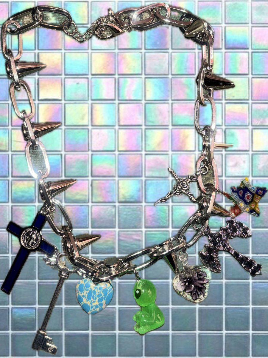 すごくじゃらじゃらしているネックレスたくさん出来ました