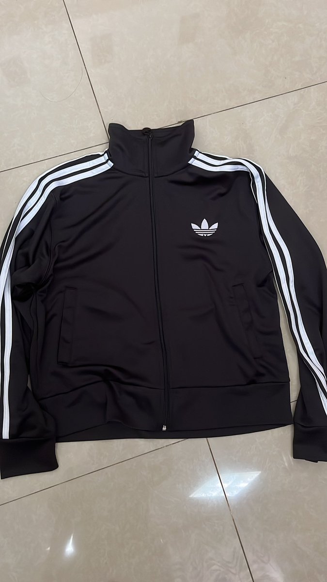 jjkkewon's tweet photo. wts jaket adidas masih baru https://t.co/ll00XthFy9