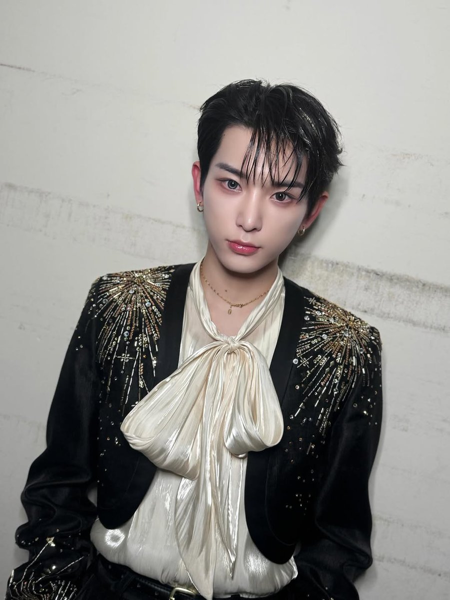 앤팀 인스타 홍백날!!! #하루아 
하루아 눈 개존예임 리본 너무귀여움