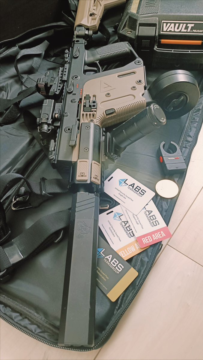 level_416's tweet image. 新しく買ったエアガン　KRISS VECTOR .45ACP
めっちゃタルコフ意識したカスタムです