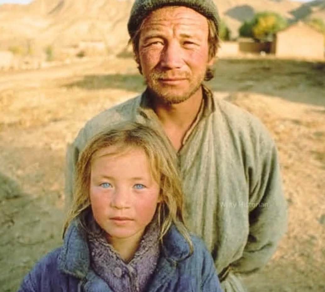 archeohistories's tweet image. In China’s Gansu province, the village of Liqian has long puzzled historians. Locals with green eyes and fair hair are believed to be descendants of lost Roman soldiers from 2,000 years ago. DNA shows traces of European ancestry, keeping this East-meets-West mystery alive.

For…