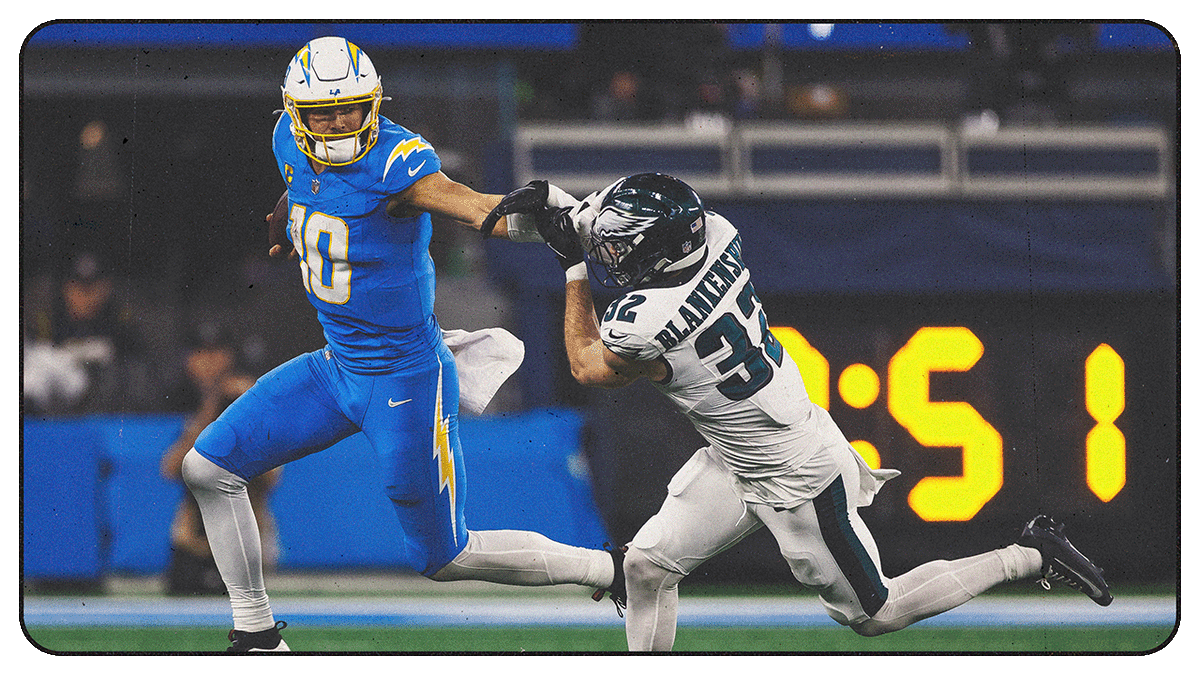 "He’s the most unique person I’ve seen at that position."

The #Chargers play postseason football on Sunday night. They wouldn't be here without their franchise QB.

On Justin Herbert's gritty 2025 season. ⬇️

chargers.com/news/justin-he…