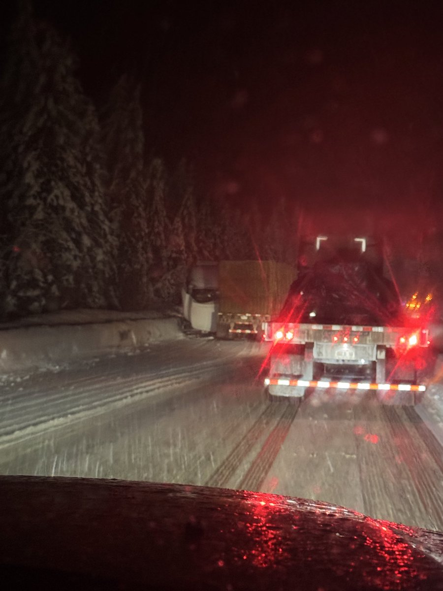 TheMasterHaxs's tweet photo. @drivebc you guys have a wreck on Roger’s pass near break check https://t.co/K5HwlOuyAQ