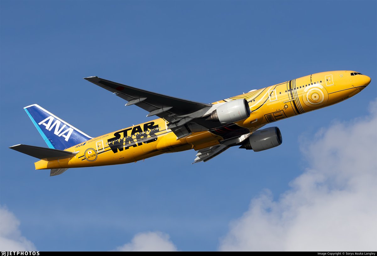 flightradar24's tweet photo. 🤖 @FlyANA_official’s #StarWars C-3PO 777 is making its final flights this week. Currently en route to Osaka, the aircraft will also visit Tokyo, Sapporo, and Fukuoka before its final flight on Friday as #NH270.

Follow the droid you’re looking for at https://t.co/xpeZZQ4gWc https://t.co/98hQSjb3A1