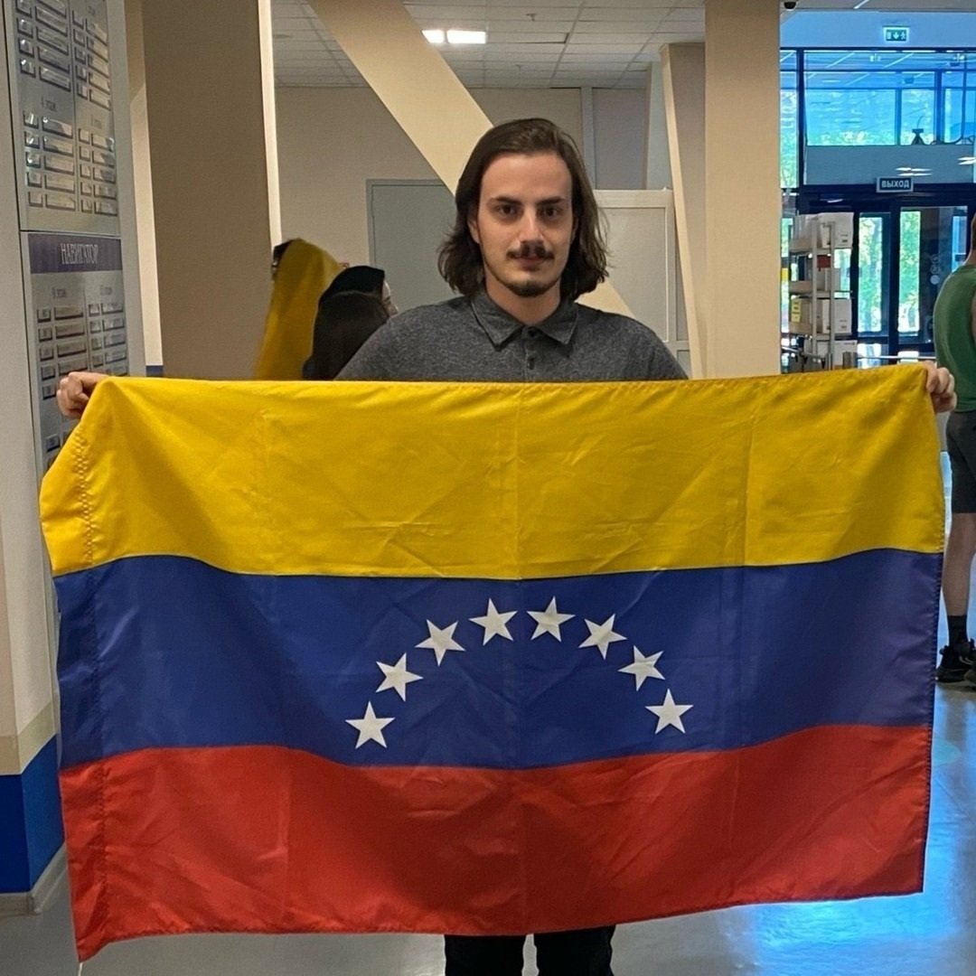 A invasão estadunidense à Venezuela, um país soberano, é uma afronta à soberania e autodeterminação de todos os povos latino-americanos e também a todos os povos do mundo. É dever de qualquer pessoa razoável se posicionar contra essa política de subjugação imperialista.