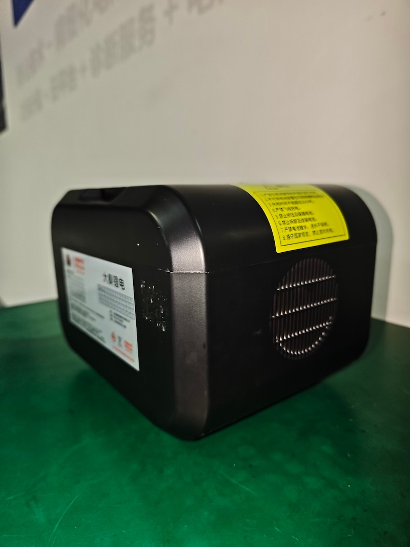 Qinlu_energy's tweet image. 🔥 0.5kWh Portable Powerhouse 🌿
Ideal for camping/emergencies/mobile work:
512Wh = 28 phone charges / 7h fridge / 900W kettle boil
HD LED display + built-in light + 100W PD fast charge

#PortablePower #OutdoorEnergy #SolarPower #EnergyStorage #EcoFriendlyPower