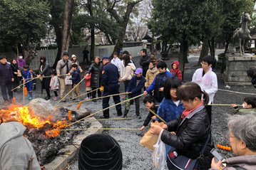 1/7の #ステらん は香川のお正月の風物詩をご紹介。

香川県では「とんど焼」の浄火であぶったミカンを食べると一年無病息災で過ごせるといわれています。

高松の氏神様・石清尾さんでお話をお聞きしました。iwaseo.com/omikanyaki2026…

おみかん焼きは1/18（日）です。

radiko.jp/#!/ts/FMKAGAWA…