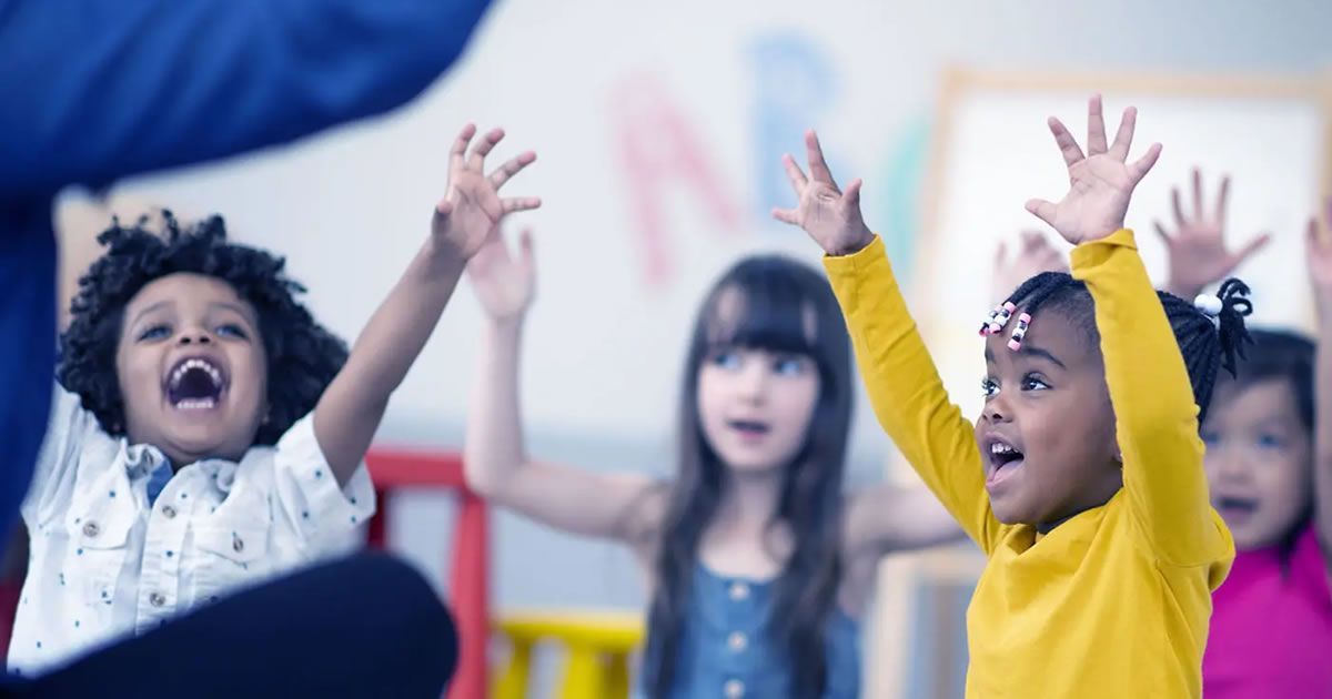 ESL songs for kids🤩 
This week "The feelings song"
Song theme: Talking about feelings and emotions. 

An original song focusing on feelings in certain situations. It has a nice, easy sing-along tune, and the last 2 verses have blanks where your ...

eslkidstuff.com/esl-songs-for-…