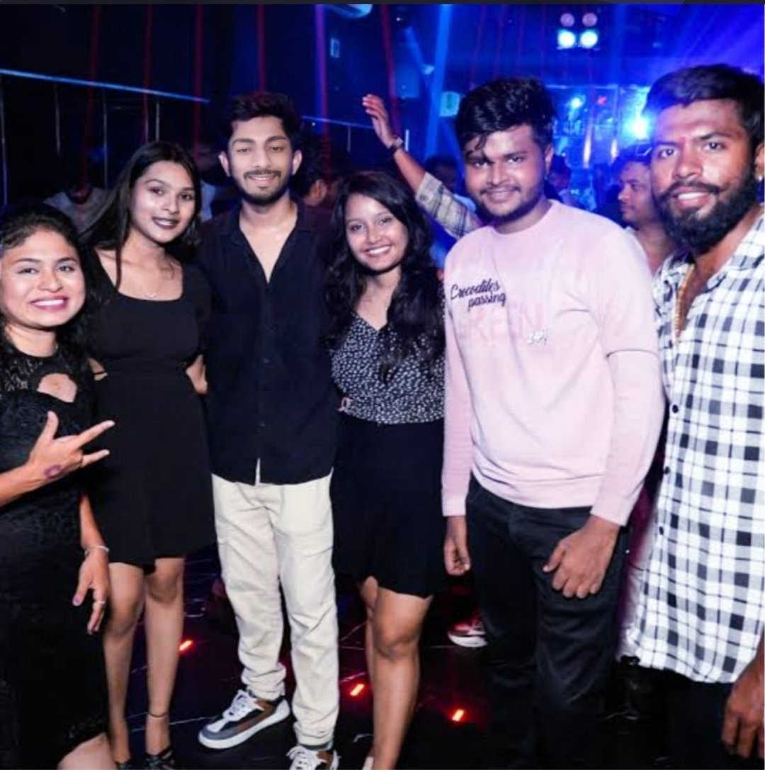riyo_star's tweet photo. RiyoStarRiyaz #RiyoStarRiyaz #fashionblogger #modler #trending #foryou https://t.co/2v5RZrI43L
