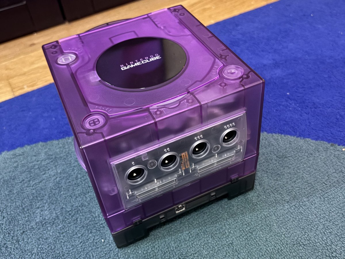 iFixRetro's tweet image. The Nintendo GameCube just got a new facelift! Clear custom shell hooked up on the console! System and drive has been recapped.