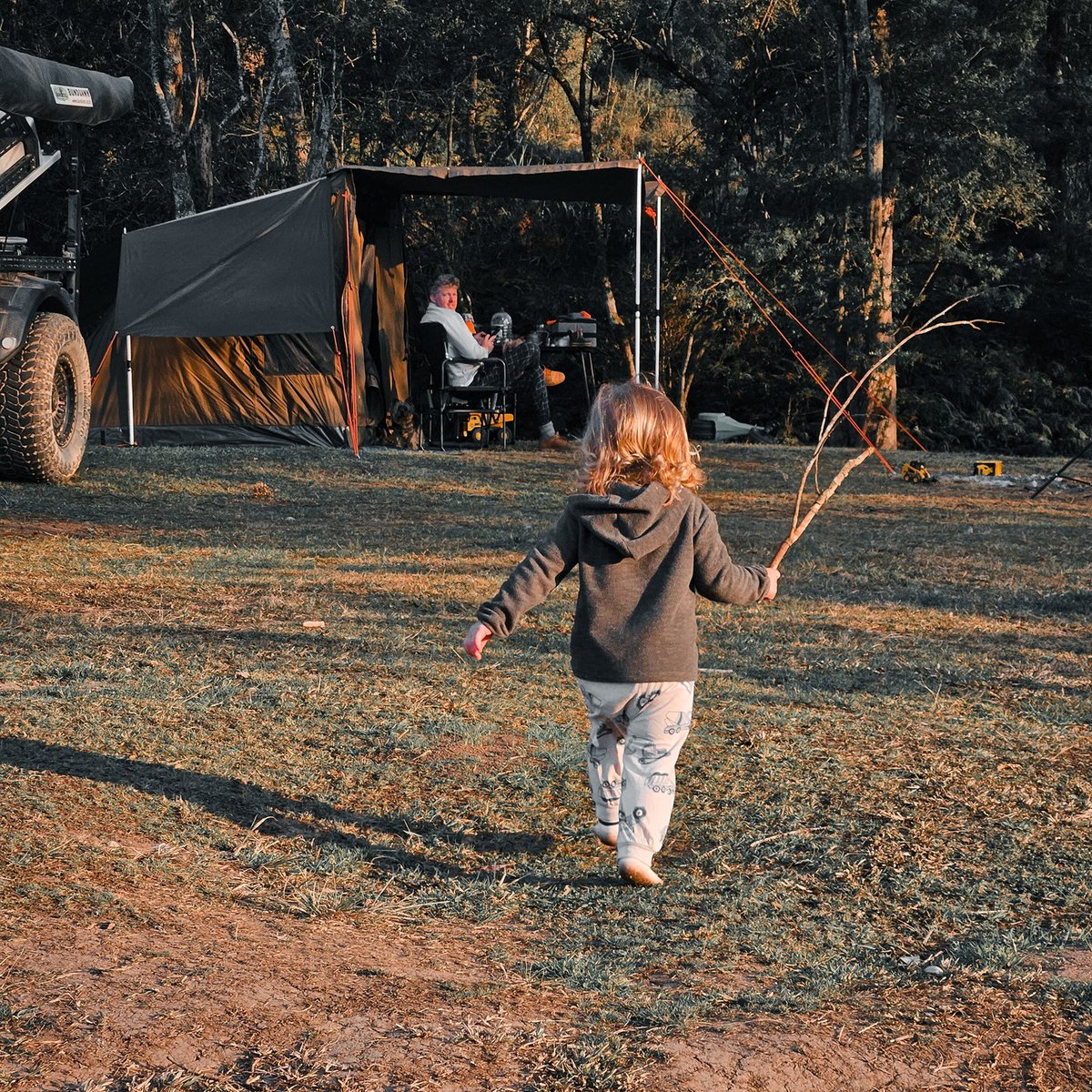 TheOztentGroup's tweet image. Morning light on canvas. Camp chair pulled close. Dogs settled in the shade, waiting for the day to start.

📍 KwaZulu-Natal Midlands, South Africa
📍 Pennington, KZN South Coast, South Africa

#oztent | #discovermore | #30secondtent