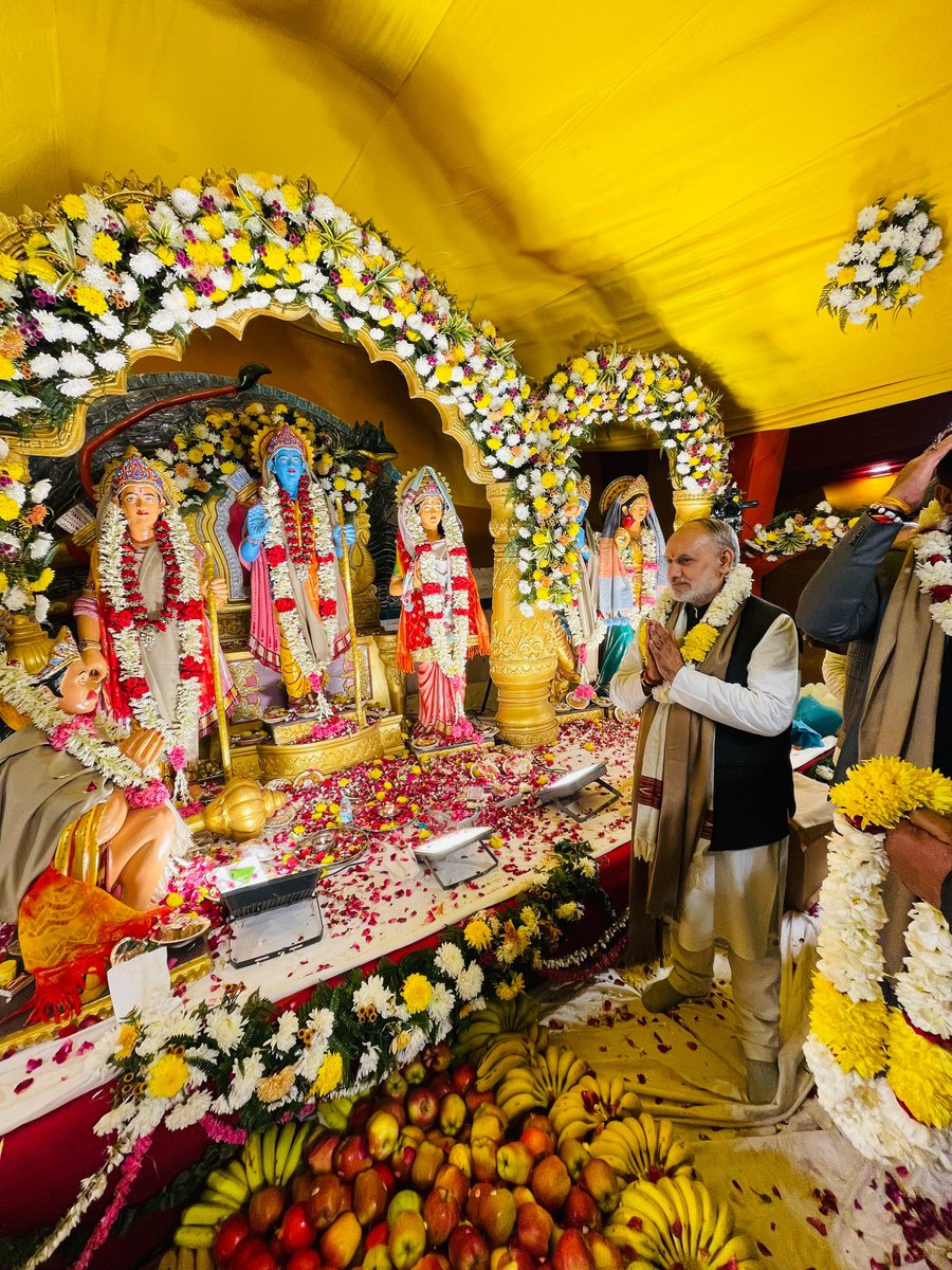 JPBhaiBJP's tweet photo. श्री गणेश चतुर्थी (सकट) के पावन अवसर पर आयोजित सुंदरकांड पाठ में सम्मिलित होकर बाबा मर्गट हनुमान जी के दर्शन किए और महंत जी का आशीर्वाद प्राप्त किया।

इस दौरान प्रसाद ग्रहण किया तथा भक्तों के साथ भक्ति-संगीत एवं कीर्तन का आनंद लिया। 🙏

#GaneshChaturthi #SundarkandPath #HanumanJi https://t.co/B6mTcUIAAc