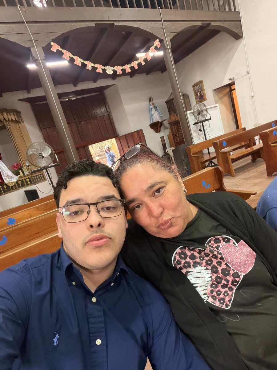 Geoguz23's tweet photo. Mi hermosa y amada madre.🧎🏻‍♂️‍➡️❤️ https://t.co/BAKehoGz82