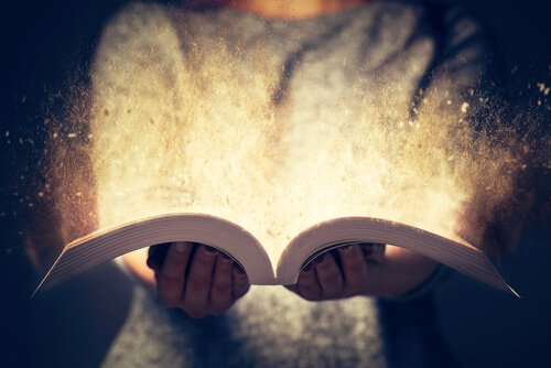 UnmondodilibriC's tweet photo. Conosci la biblioterapia? 📚
È una pratica che usa la lettura di libri per favorire il benessere emotivo, la riflessione e la crescita personale.
Tu ne hai mai sentito parlare o l’hai mai sperimentata?
#librarsinelmondo https://t.co/DvJap1cATl