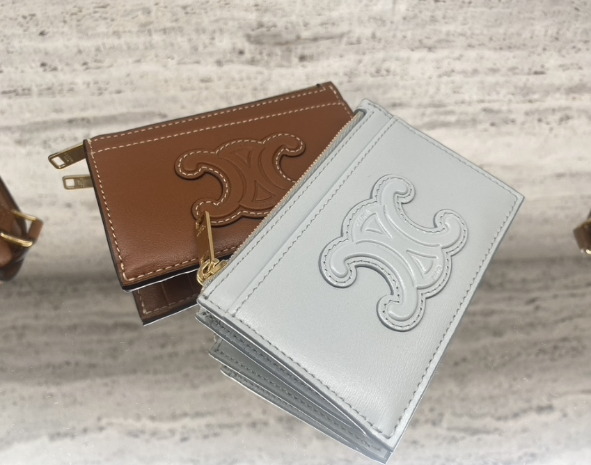 CELINEとかのアウトレットがオンラインで見れるの最高すぎ・・・今年