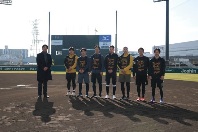 TigersDreamlink's tweet photo. 本日より、新人選手7名が「日鉄鋼板 ＳＧＬスタジアム 尼崎」で合同自主トレを開始しました。
https://t.co/OTa36x3yMP

なお、新人合同自主トレ期間中の一部日程において「日鉄鋼板 ＳＧＬスタジアム 尼崎」の内野スタンドを開放しております。
▼詳細はこちらから
https://t.co/opqYffk9AE

#立石正広 選手
#谷端将伍 選手
#岡城快生 選手
#早瀬朔 選手
#能登嵩都 選手
#神宮僚介 選手
#山﨑照英 選手
#阪神タイガース
#熱覇