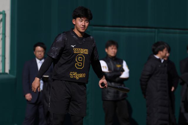 TigersDreamlink's tweet photo. 本日より、新人選手7名が「日鉄鋼板 ＳＧＬスタジアム 尼崎」で合同自主トレを開始しました。
https://t.co/OTa36x3yMP

なお、新人合同自主トレ期間中の一部日程において「日鉄鋼板 ＳＧＬスタジアム 尼崎」の内野スタンドを開放しております。
▼詳細はこちらから
https://t.co/opqYffk9AE

#立石正広 選手
#谷端将伍 選手
#岡城快生 選手
#早瀬朔 選手
#能登嵩都 選手
#神宮僚介 選手
#山﨑照英 選手
#阪神タイガース
#熱覇