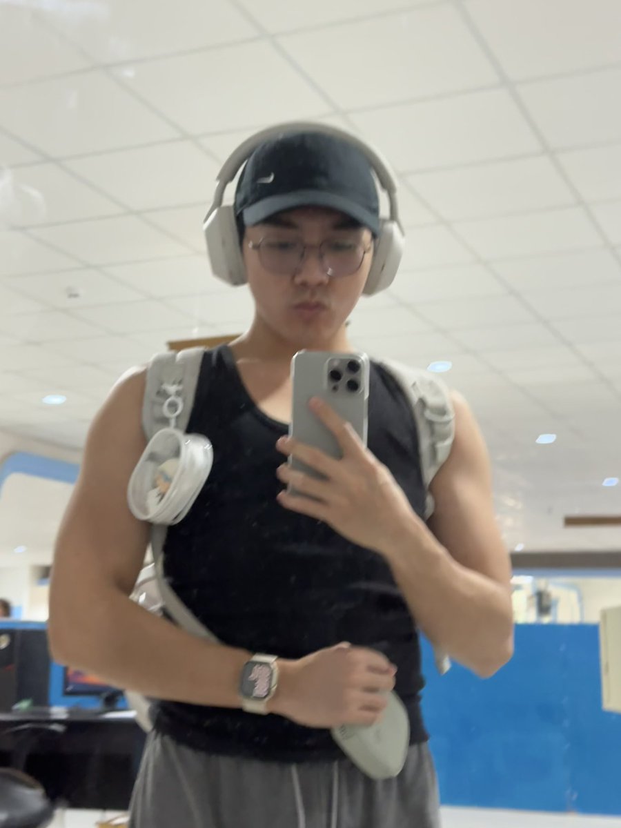 channotchan5's tweet image. your average gym rat