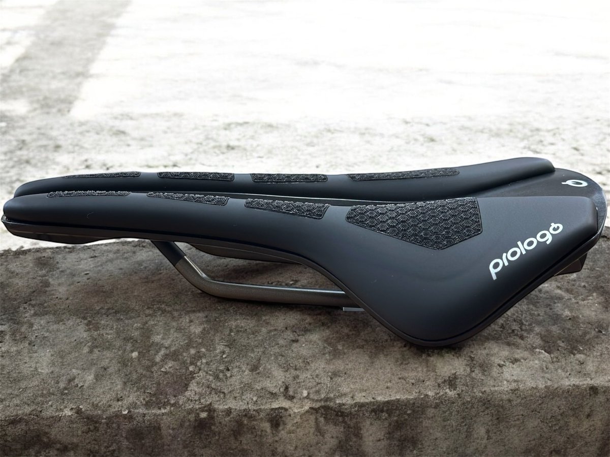 ManyS_cycle's tweet image. #Prologo の人気モデル #NagoR4

#CPC のグリップ付きモデルが入荷しました。パワーを余さずペダルへと伝達させるためのグリップで、衝撃吸収の役割も兼ねています。

3枚目CPC拡大写真は、集合体恐怖症の方はご注意ください😅