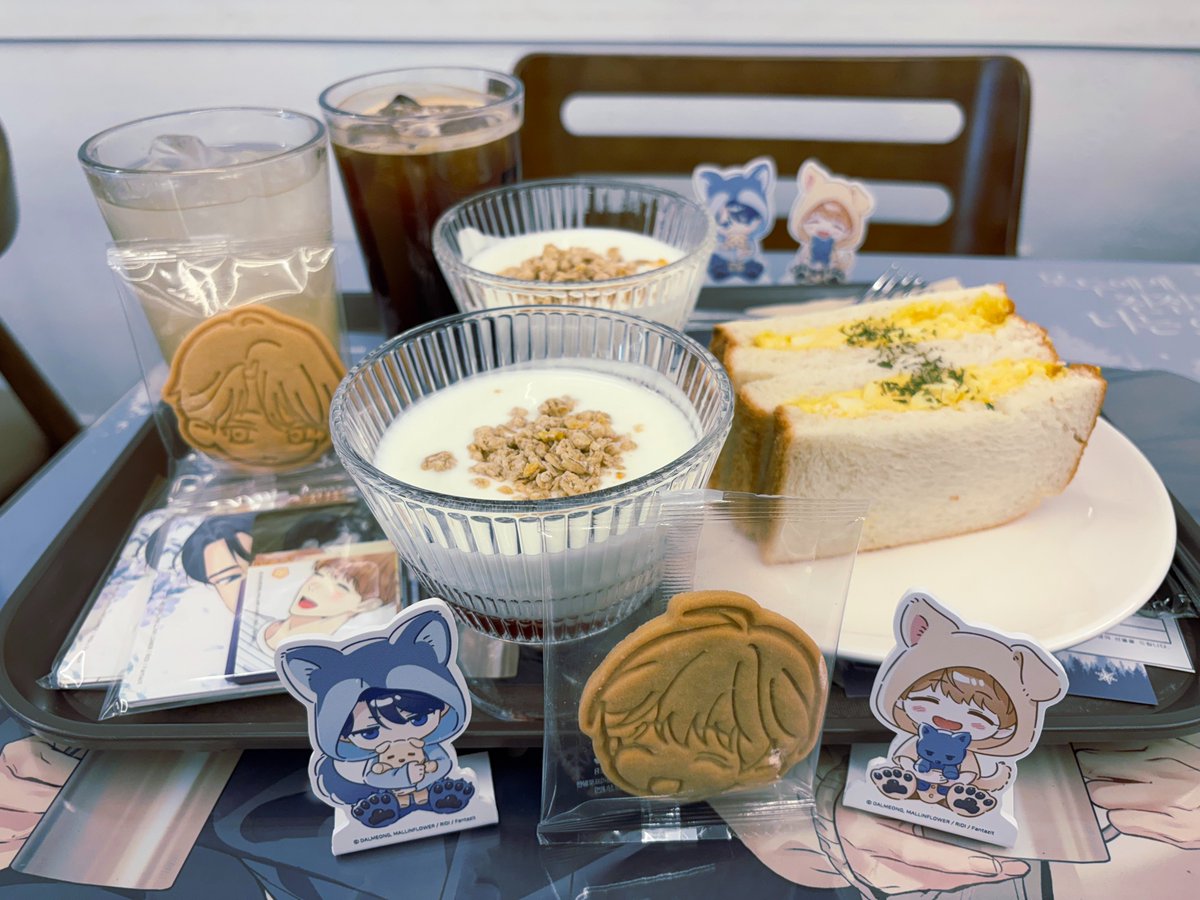 mallinflower's tweet image. 얼마 전에 &amp;lt;모두에게 친절한 너는 왜&amp;gt; 카페 판타지트를 다녀왔습니다. 입구에서부터 채헌이와 정윤이가 반겨주어 참 반가웠어요! 😊😊😘 

주위를 둘러볼 때마다 채헌 정윤과 눈이 마주쳐서 여기가 천국인가 싶었던 기억이 나네요...♡ 조만간 한번 더 가봐야겠습니다😊😊❤️