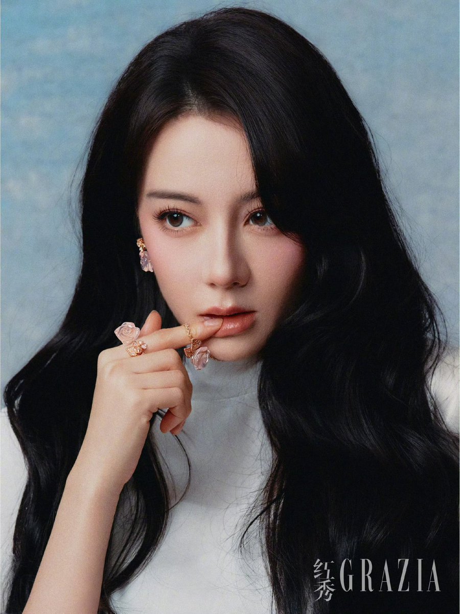 #Dilraba takes the cover of Grazia China 

Full spread - weibo.com/1703513687/525…

#dilireba