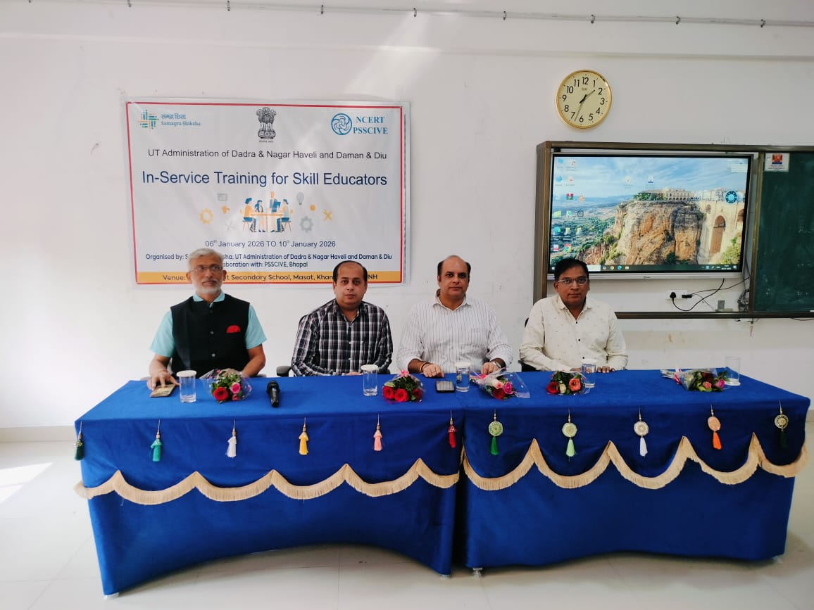 #daman 

▶️દાદરા અને નગર હવેલીમાં કૌશલ્ય શિક્ષકો માટે 5 દિવસની ઇન-સર્વિસ તાલીમ 

▶️તાલીમનો ઉદ્દેશ્ય શિક્ષા અભિયાન હેઠળ કાર્યરત કૌશલ્ય અને વ્યાવસાયિક શિક્ષકોની વ્યાવસાયિક ક્ષમતાઓ, શિક્ષણશાસ્ત્ર કુશળતા અને વિષય જ્ઞાનને વધુ મજબૂત બનાવવાનો

<a href="/CollectorDaman/">Daman Administration</a> 

#AIRPics : પ્રદીપ ભાવસાર