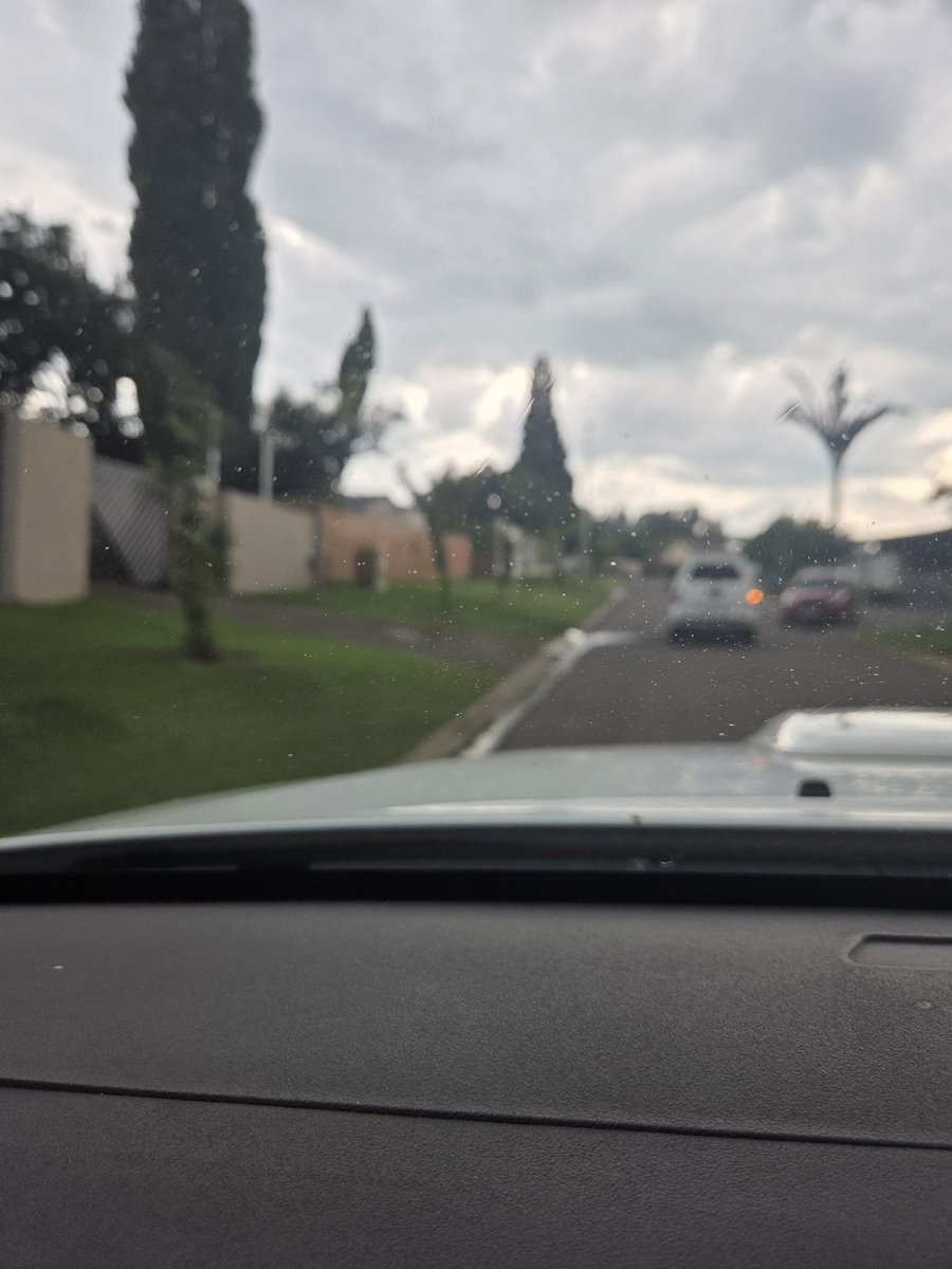 KeriPather's tweet photo. @JHBWater I notice a leak on Jamie Uys street outside house number 43, Vorna valley, Midrand https://t.co/a30DGY2hXC