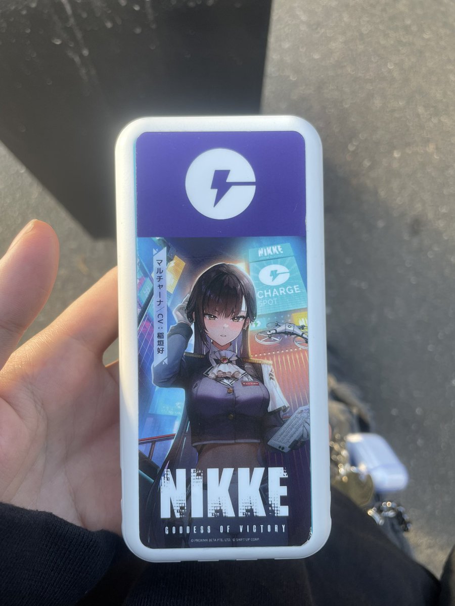 チャージスポット借りたらHなお姉さんが印刷されててドキドキしてる