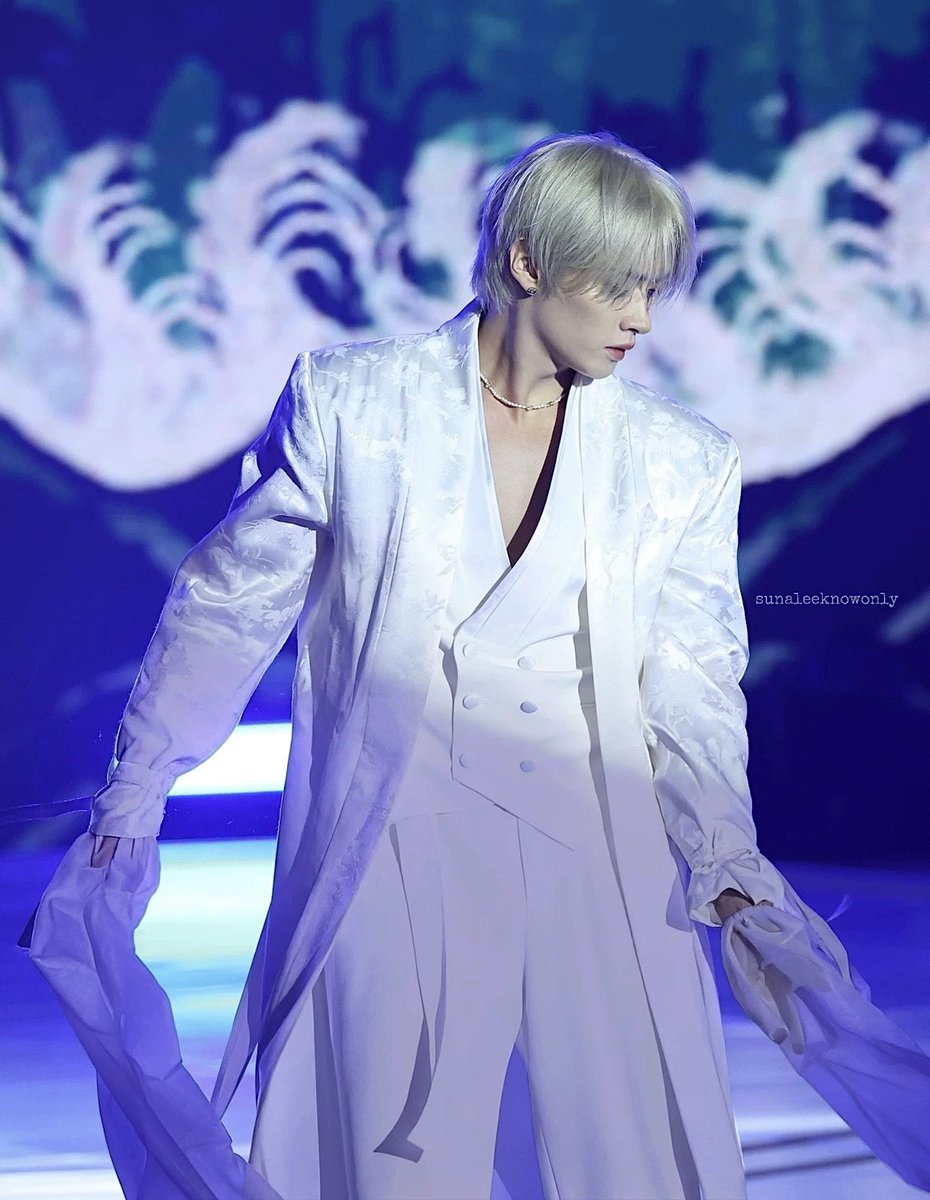 userlinoring's tweet image. HOW WAS THIS EVEN REAL …my celestial nymphknow ….