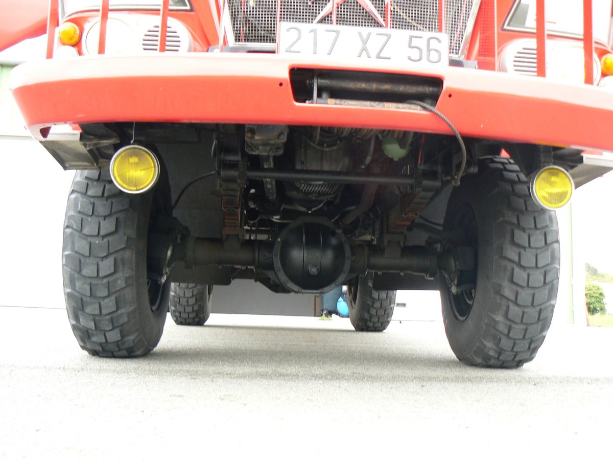 #VintageBestiole 

Aujourd'hui,  un 🚒 unique au 🌍 avec ce Fourgon d’Incendie Hors Routes.
Ce prototype 350 N 4x4 <a href="/CitroenFrance/">Citroën France</a> #Simpar #GuinardIncendie 
est le premier châssis hors chemin construit par Simpar/Citroën et l'unique vendu en 1969 par Guinard.

📸 Pompier56