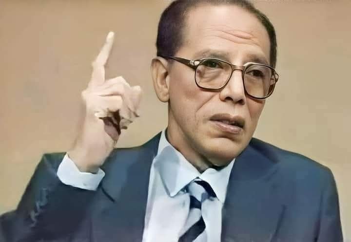 ▪️اليـ.ـهود يقدسون اليوم السابع من الأسبوع ( السبت) و يجعلون منه يوم راحة.. و السنة السابعة و يسمونها سنة السبت.. و كذلك 7 * 7 أي العام التاسع و الأربعون و يسمونه عام العيد.

و تقول لنا التوراة إن الله خلق العالم في ستة أيام ثم استراح في اليوم السابع.

▪️و في الإنجيل يقول لنا