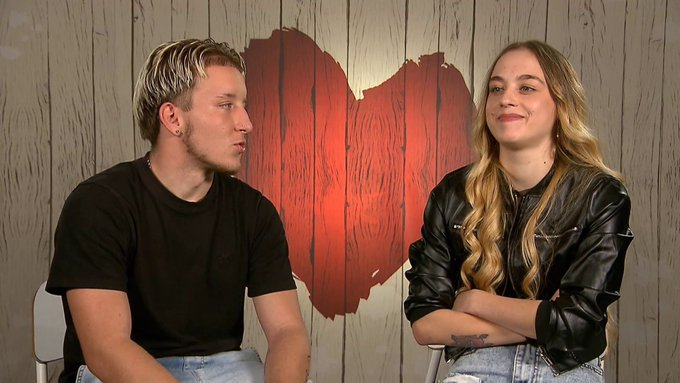 blvcom's tweet photo. 📺 @firstdates_tv el lunes en @cuatro obtuvo 2.466.000 ESPECTADORES ÚNICOS (AA).
➡️ El programa registró 910.000 espectadores de media y un 8,2% de cuota de pantalla. Fue lo más visto del día en la cadena. #FirstDates5E
#Audiencias📺📊 https://t.co/CQbjRq8L7x