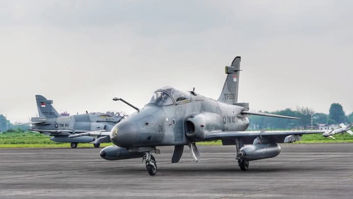 _alphanovember's tweet image. After nearly 30 years of dedicated service, TNI AU’s 12th Squadron “Black Panther” will bid farewell to their Hawk 109/209 fleet.

The British Hawks, which have faithfully served for decades, will be replaced by the French Rafale that will arrive this month.