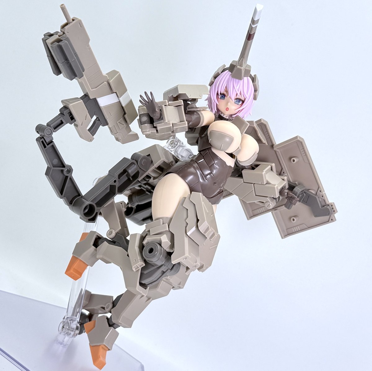 kotobukiya_tkw's tweet image. 【立川本店】
サンプル展示情報：2026年1月発売予定
『#フレームアームズ・ガール』より
「輝鎚・甲」￥7,480(税込)のサンプルが到着致しました！
コトブキヤショップ限定特典『特別カラー髪パーツ』が付属！

現在ご予約受付中です！
ぜひご利用ください！
#FAガール