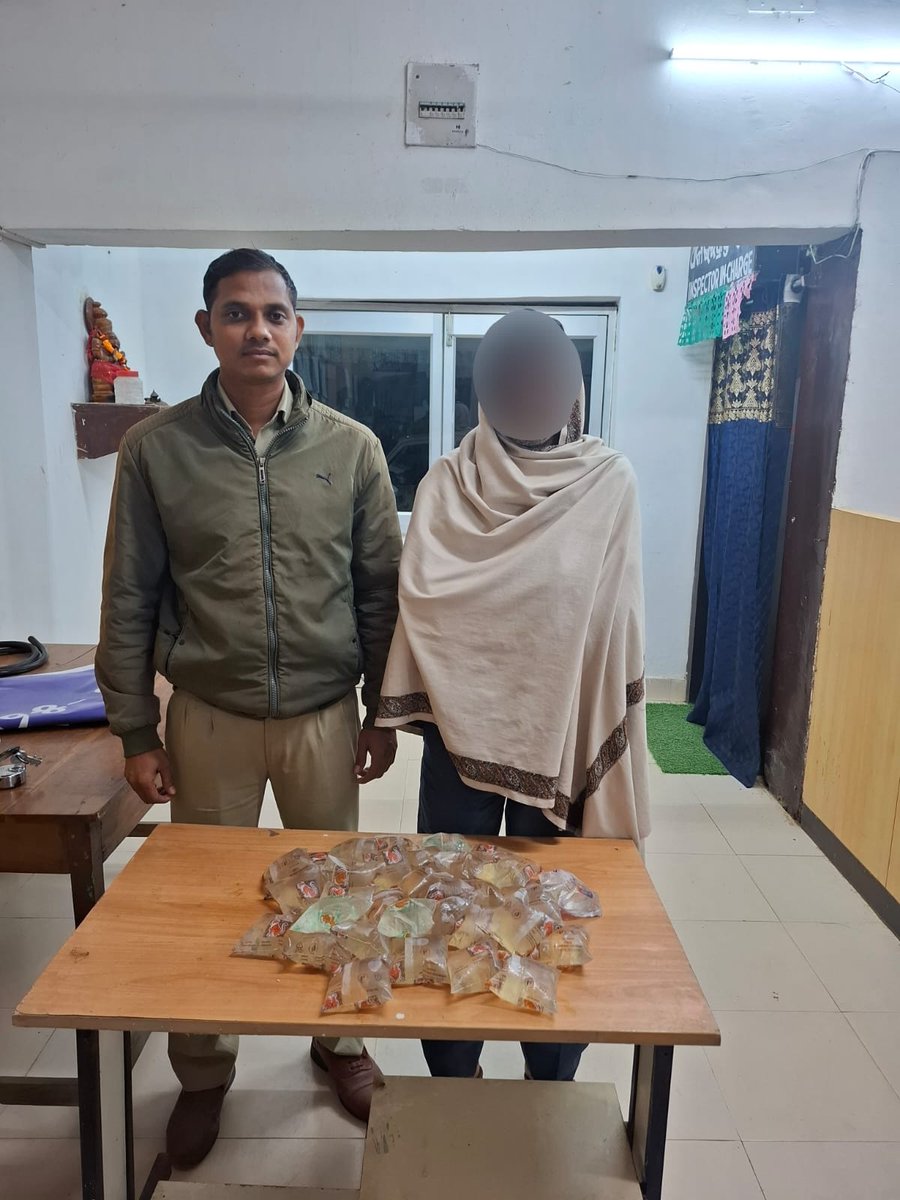SPNUAPADA's tweet image. 🚨 Excise Raid Success by Nuapada Police 🚨

 Boden PS conducted an excise raid and seized 8.4 litres of OS liquor. 

🔗 One accused apprehended. 

🛡️ Nuapada Police continues strict action to eliminate illegal liquor trade and ensure public safety. 

#NuapadaPolice #ExciseRaid