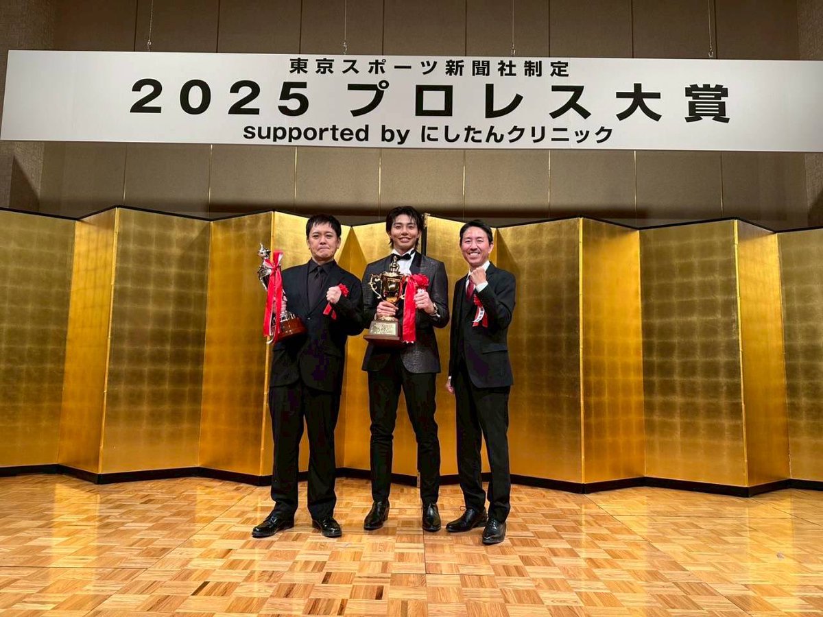 📷 #プロレス大賞 授賞式ならではの顔合わせが実現‼️

MVP・上谷沙弥選手
技能賞・棚橋弘至選手
ベストバウト・清宮海斗選手
特別話題賞・有田哲平さん&amp; 福田充徳さん

#ddtpro #njpw #AEW #THERAMPAGE #STARDOM #noah_ghc #オマエ有田だろ