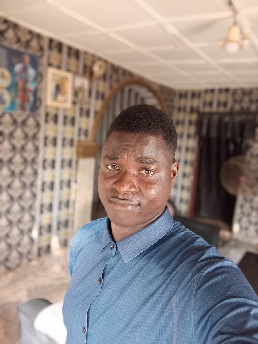 Samfatos's tweet image. First official post 📌

Grateful for the growth 2025 brought. 🙏
​Now, I’m looking for brands to partner with! Let’s solve problems and add value to your business through high-end design. 📌💼

​#GraphicDesigner #Creatives #BrandDesign #OpenForWork.