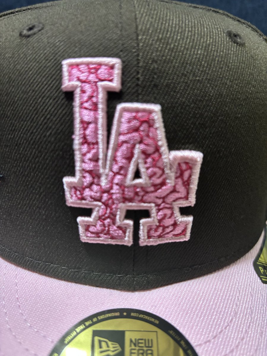 KazutomoNagasa2's tweet image. Brain(脳)モデル🧠
ウォルナッツカラー

#Dodgers 
#LADodgers