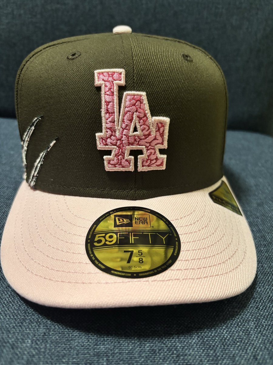 KazutomoNagasa2's tweet image. Brain(脳)モデル🧠
ウォルナッツカラー

#Dodgers 
#LADodgers