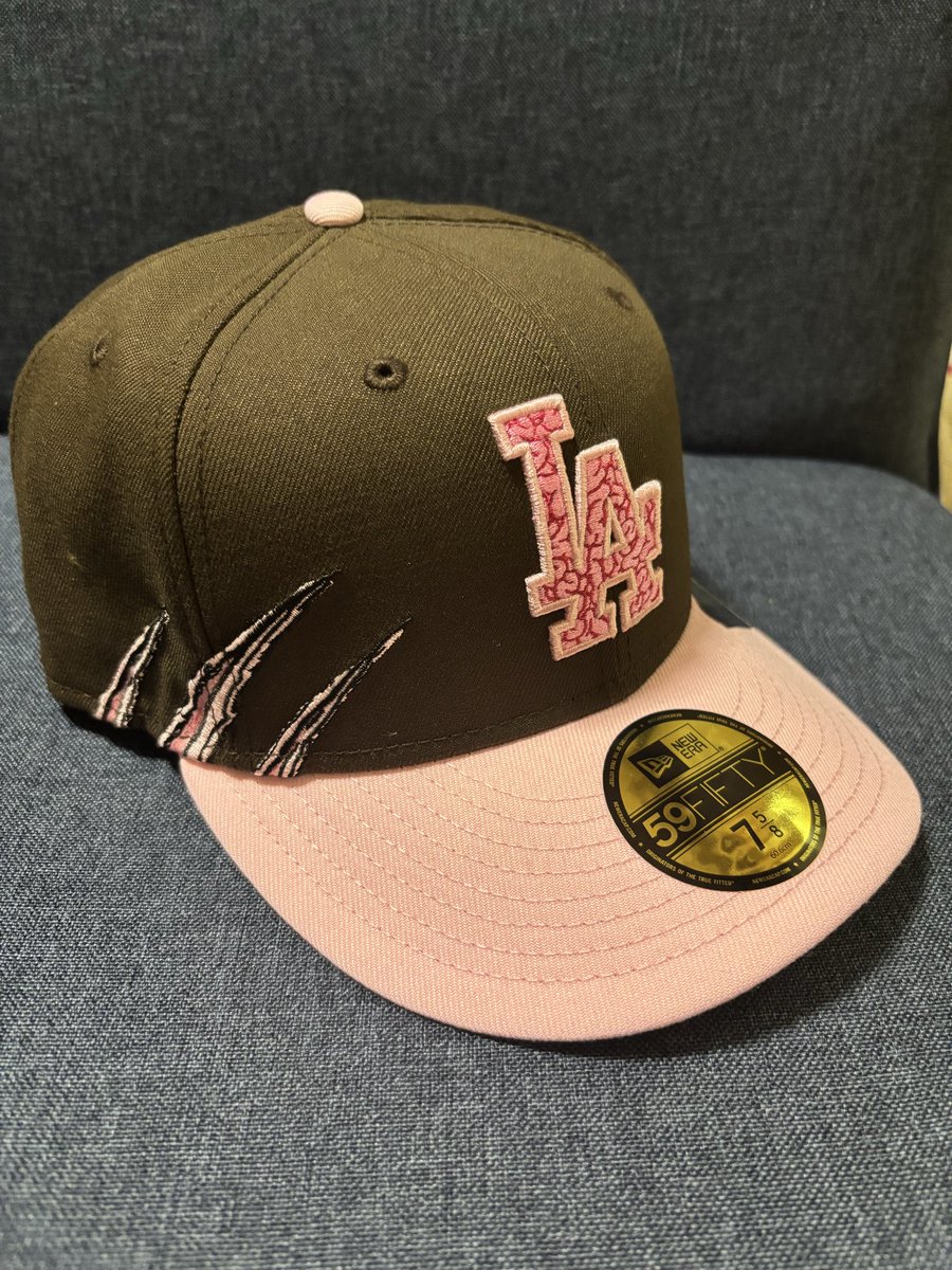 KazutomoNagasa2's tweet image. Brain(脳)モデル🧠
ウォルナッツカラー

#Dodgers 
#LADodgers