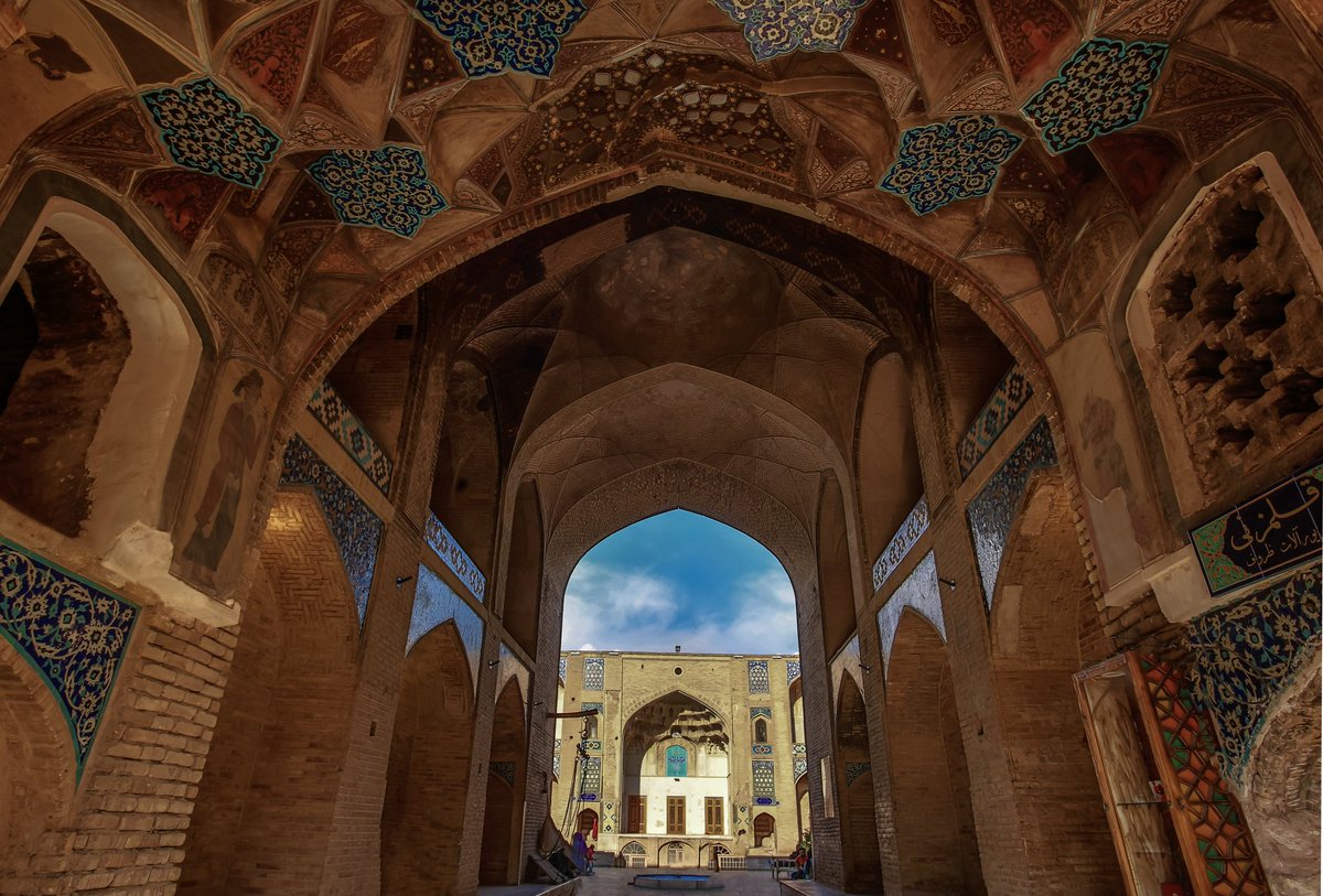 kerman_cthh's tweet photo. ۱۷ دی؛ روز کرمان
از گنبد و کاروانسرا تا باغ و کویر،
از بازارهای کهن تا روستاهای جهانی؛
کرمان، روایت زنده‌ تاریخ و مقصدی با هزار چهره گردشگری.
#کرمان
#ایران_ببین 
📷 حمید صادقی https://t.co/A0OjX9Mnv0
