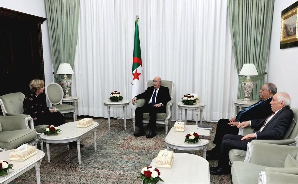 رئيس الجمهورية، السيد <a href="/TebbouneAmadjid/">عبدالمجيد تبون - Abdelmadjid Tebboune</a> يستقبل سفيرة <a href="/USEmbAlgiers/">US Embassy Algiers</a> السيدة <a href="/USAmbtoAlgeria/">U.S. Ambassador to Algeria</a> ، التي أدّت له زيارة وداع غداة انتهاء مهامها.
🇩🇿🇺🇸
facebook.com/share/p/1Sx33T…