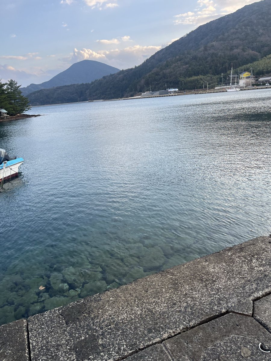 ここの入江も好きです。冬は海がしんとしている。