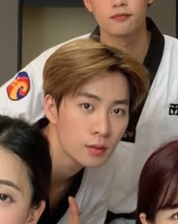 byunmiverse's tweet image. someone sedate me! cause wtf hyunmin looks so freaking good. he's so FINE ugh