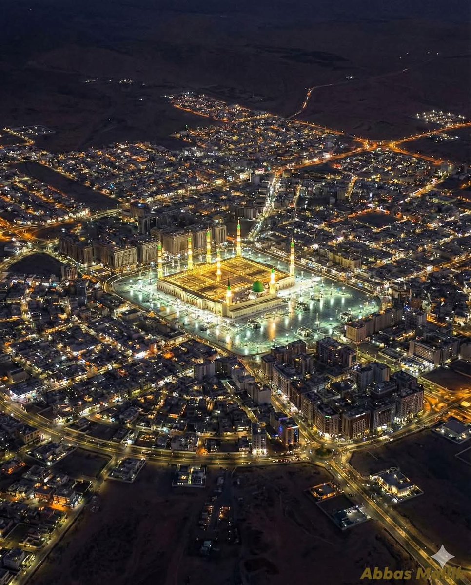 يهديني طول المدى رؤيا الندى والطيف
وقلبي ينزل على القبايل ضيف
يطلع مع الحي رحلات الشتا والصيف
ويشرب الطهر من زمزم براحاته 
طابت جراحاته يا ساكن منى والخيف