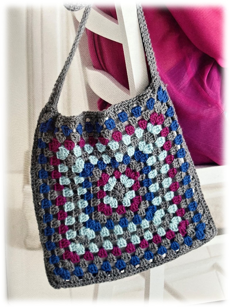 DDCrochetDesign's tweet image. Crochet Granny Square Bag 🤎💜

This easy design is perfect for using up scrap yarn to create your own stylish tote. You can adjust the handle to make it a crossbody style. Simple craft project 🧶

dwcrochetpatterns.etsy.com/uk/listing/431…

#MHHSBD #craftbizparty #crochetpattern #crafts #earlybiz