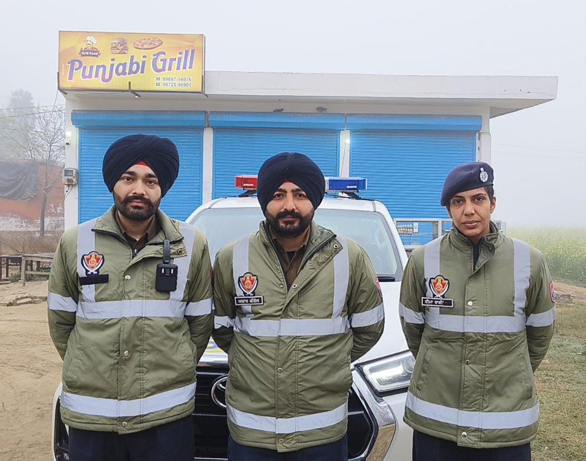 Ferozepurpolice's tweet photo. 🚨If you require assistance during a road accident on a highway or national highway, dial the toll-free number 112. An #SSF vehicle will promptly respond, provide first aid, and ensure the injured are safely admitted to the hospital.

 #SadakSurakhyaForce https://t.co/snrFsKA7jn