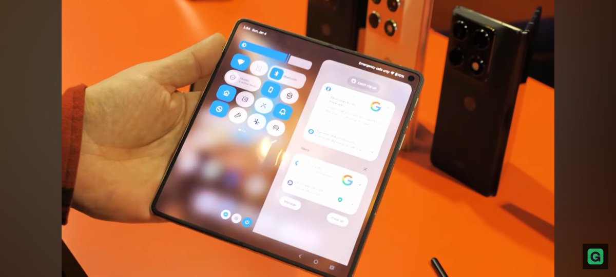 Motorola showcase new Razr Fold in #CES2026 with new customisable control centre 
<a href="/Fanboy_Moto/">MotoFanboy</a>